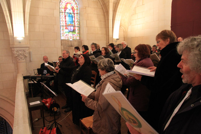 La chorale Nomade dans l'église de Saint-Andelain